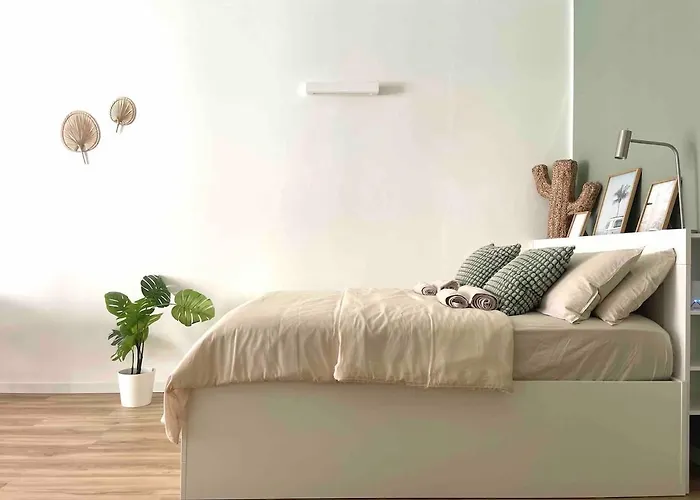 Casa Eden, Molinette Metro