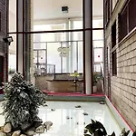 Casa Eden, Molinette Metro *